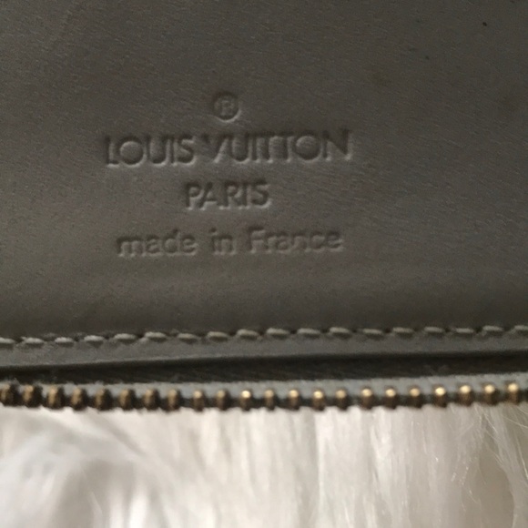 AUTHENTIC LOUIS VUITTON VERNIS GOLD ZIPPER WALLET - Picture 4 of 16